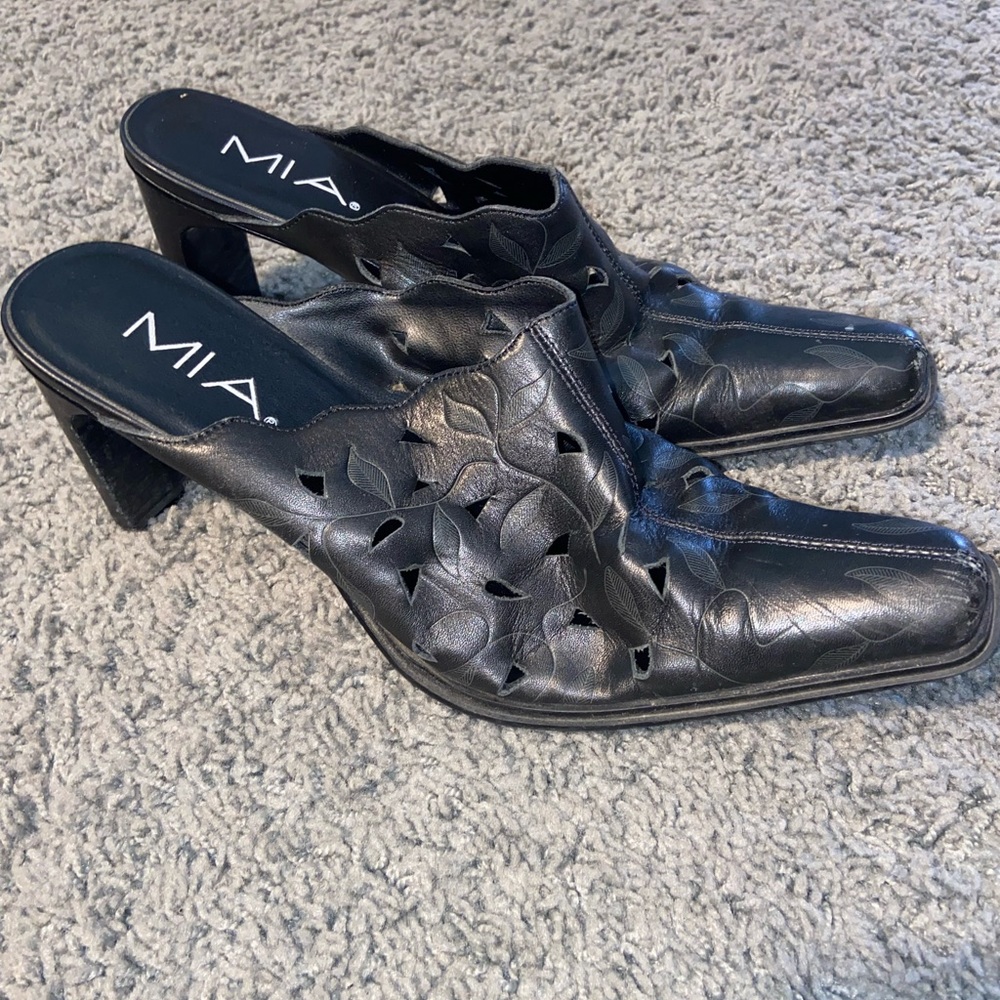 Mia Shoes Black Leather Slip On Mules